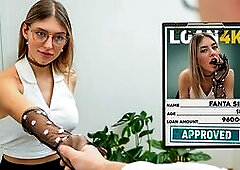 Stretch my pussy to expand my opportunities