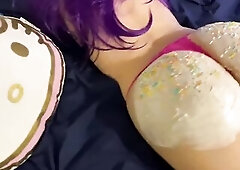 TWERKING BUBBLE ASS FROSTING ON BUTT
