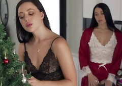 Let's Try Kissing On Christmas - S4:E10