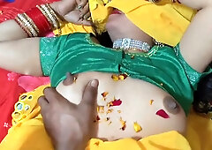 Desi Mast Maal Ko Ghar Bulakar Saree Utha kar Choda