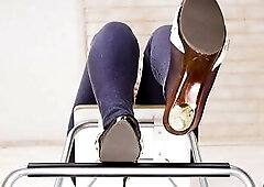 Hawt legs SHOEPLAY DANGLING in different shoes footfetish sneakers - Era