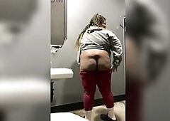 Hawt big beautiful woman gets creampied in a bar restroom