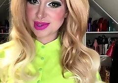 Amateur redhead fully nude on bed and masturbating