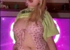 Thick hips widen wide, finger pointing up ?