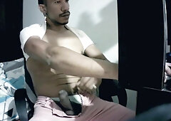 Kratos torrid jacks off