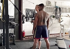 Personal Tutor Lucas Purosangue Scopa la Figa Stretta di Shona River Dopo l'Allenamento