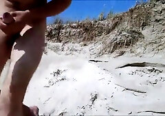 Exhibtionist jerking at the beach again 6