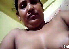 Today Exclusive- Desi Bhabhi Showing Her Boobs And Pussy Part 4