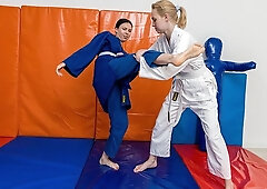 Sweet lesbians Katy Zachry and Elloise Arti love pussy-licking