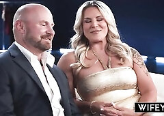 WIFEY Breathtaking Golden-haired Hotwife Cameryn Morie Gets Banged By Some other Stud Whilst Hubby Watches