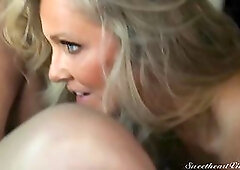 Julia Ann & Anna Claire Clouds licking each other's pussies