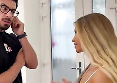 Annabelle Blue Stretching Session Ends in Moist Fetish Screw