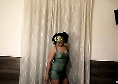 In a well-known district of Florence, Le Piagge, we meet a pair at their 1st experience. This babe, Giulietta, not ever ends... 1.83 m with heels!