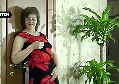 Mature cougar seduced young muscular realtor