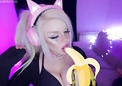 GAMER GIRLS LOVE BANANAS