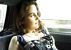 Hirsute twat doxy gives her hunk astonishing fellatio in car