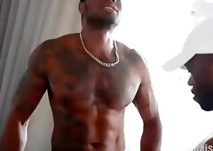 BAISER SES AMIS DANS LE MONDE ENTIER