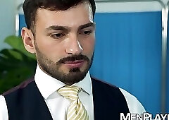 Hunky Koki Castillo has his asshole examined and plowed by Viktor Rom