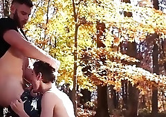 Twink meets up with a daddy for secret outdoor sex