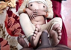 Indian bhabhi Xshika rides hard on a lollipop