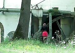 Amateur trap goes to public and flashes in the park