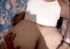 Doggy position, se viene encima de mi culo