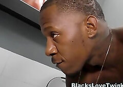 Hunk rides black schlong