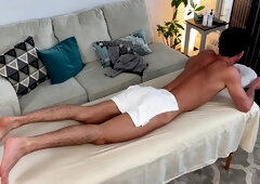 Sudden no condom rubdown sesh.