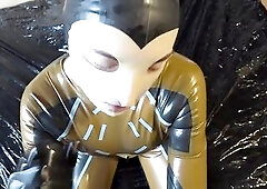 Watch how it simply sprayes on my head in a latex mask :) At the right pont of time I was scared and turned contrary Jizz Flow: D What was a great pit