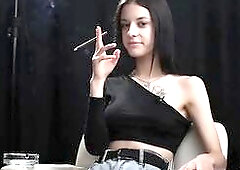 Smokin' cork Marlboro Red 100mm with a beauty who have an expressive gaze.