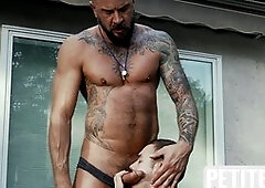 Mature indulges in kinky anal session - no protection, just hardcore action!