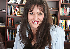 Naughty American Housewife Getting Wet In Front Of Her Computer - MatureNL