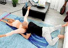 Alexis Fawx gets her pussy licked through ripped leggings