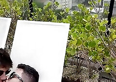 Matteo se coge a Doni en una terraza alta