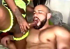 Bebendo porra com gosto