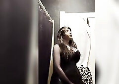 Female mask wearing skin floozy can’t stop fapping