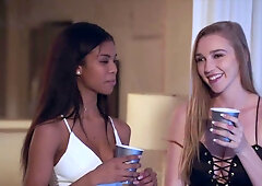 Kendra Sunderland enjoys 3some