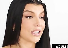 ADULT TIME - How Women Orgasm With The Voluptuous MILF Romi Rain