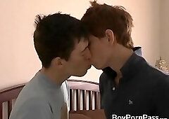 Young twink Austin Parker fucked by perfect abs boyfriend