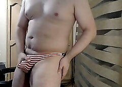 Muscular stud shows off his patriotism on cam