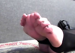 Ilandis - Show Toes And Feet