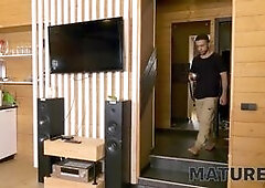 Sauna boy manages to serve ginger client with the saggy body