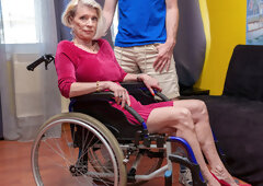 This handyman loves the big boobs from mature Sabine