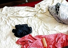 Mateur Wife Gives Me a Tugjob Until I Cum, Sexy Amateur Pair Foreplay in the Bedroom