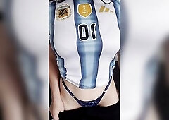 Argentina con tanga azul
