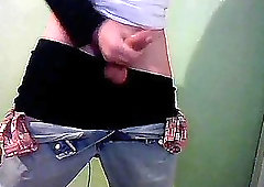 Amateur Stud Drops His Pants For Wanking
