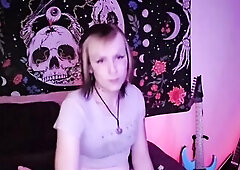 Lascivious T-Beauty uses her 1st vibrator