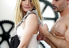 Lustful Cougar Lets Bulky Knob Fill Up Her Cunt