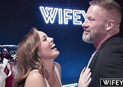 WIFEY Breathtaking Hotwife Amy Lynne Holds Hubby-to-be's Hand As This babe Takes A Giant BBC