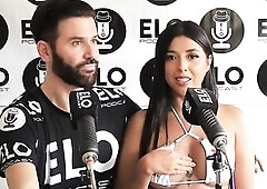 La hermosa colombiana se mete la banana hasta el fondo????